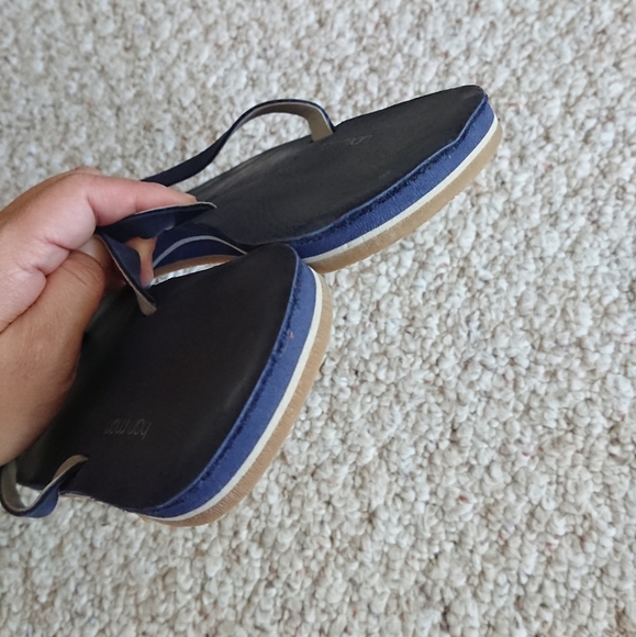 Hari Mari Navy Meadows Flip-Flop size 8 - Picture 3 of 12